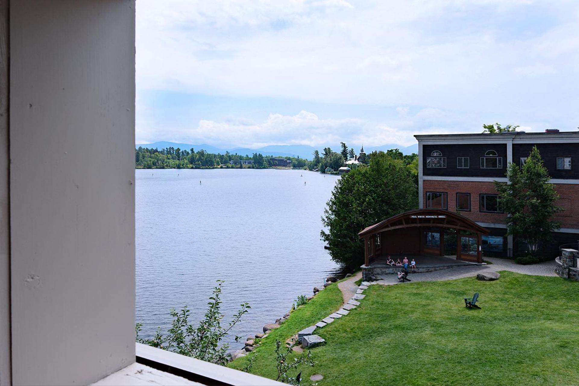 The Haus On Mirror Lake Lake Placid Bilik gambar