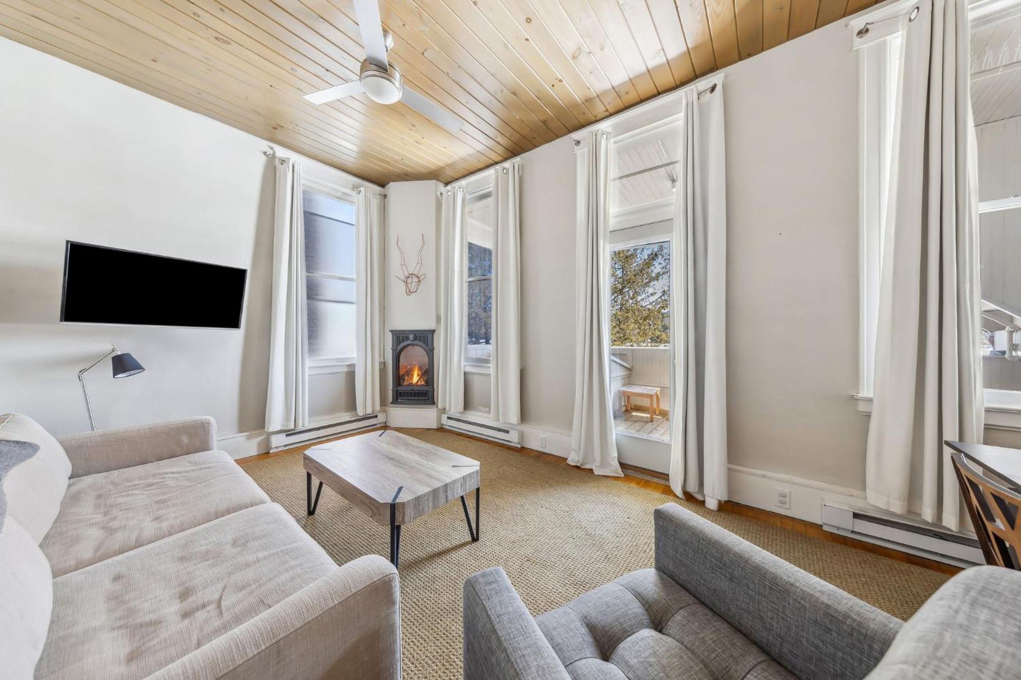The Haus On Mirror Lake Lake Placid Bilik gambar